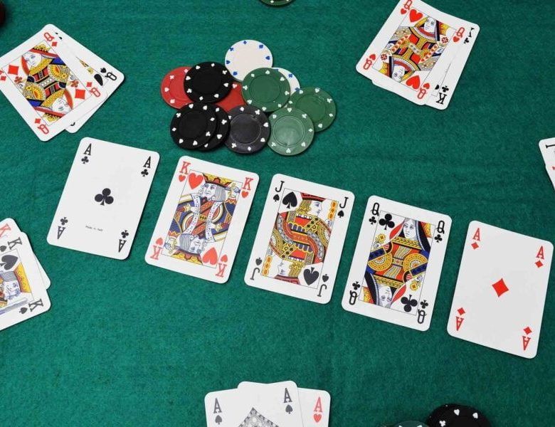 The advantages of playing on a reputable idn poker site